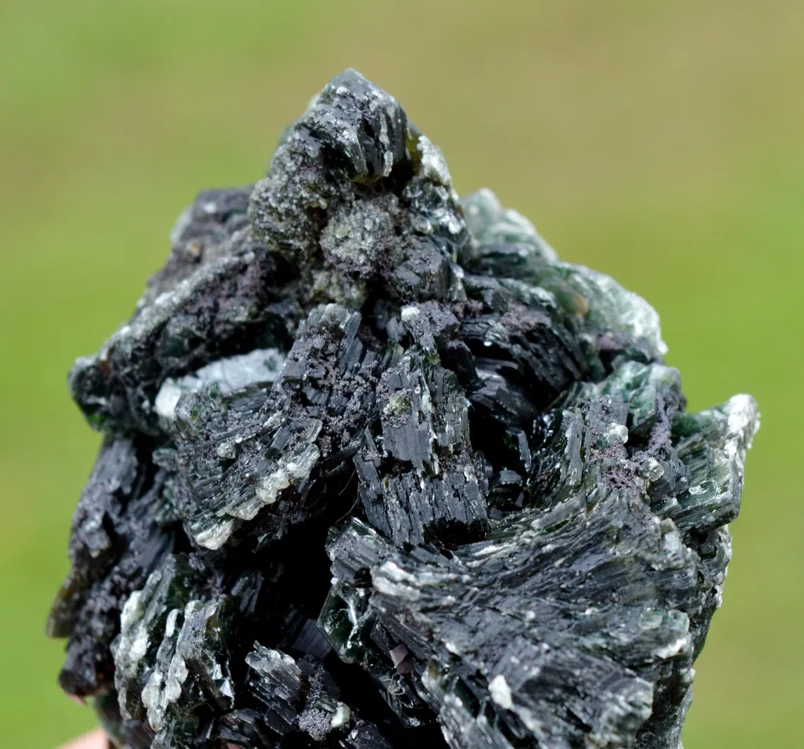 Clinochlore 150 grams - Koukouri diggings, Trantimou, Diakon, Bafoulabé Circle, Kayes Region, Mali - image 5