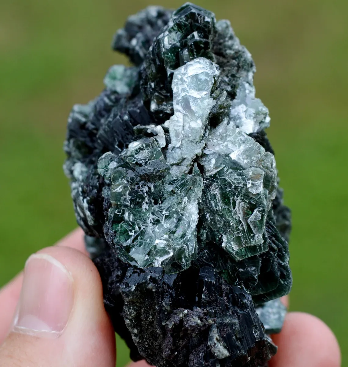 Clinochlore 150 grams - Koukouri diggings, Trantimou, Diakon, Bafoulabé Circle, Kayes Region, Mali - image 4