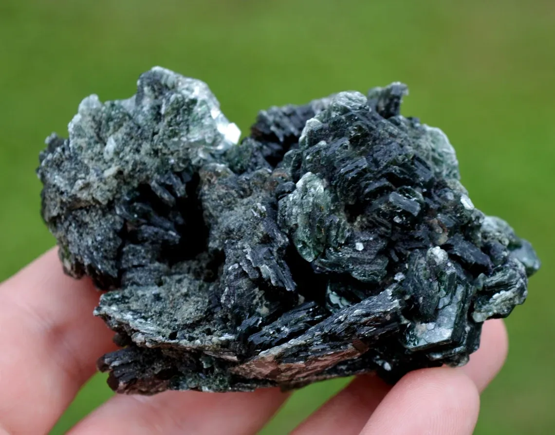 Clinochlore 150 grams - Koukouri diggings, Trantimou, Diakon, Bafoulabé Circle, Kayes Region, Mali - image 2