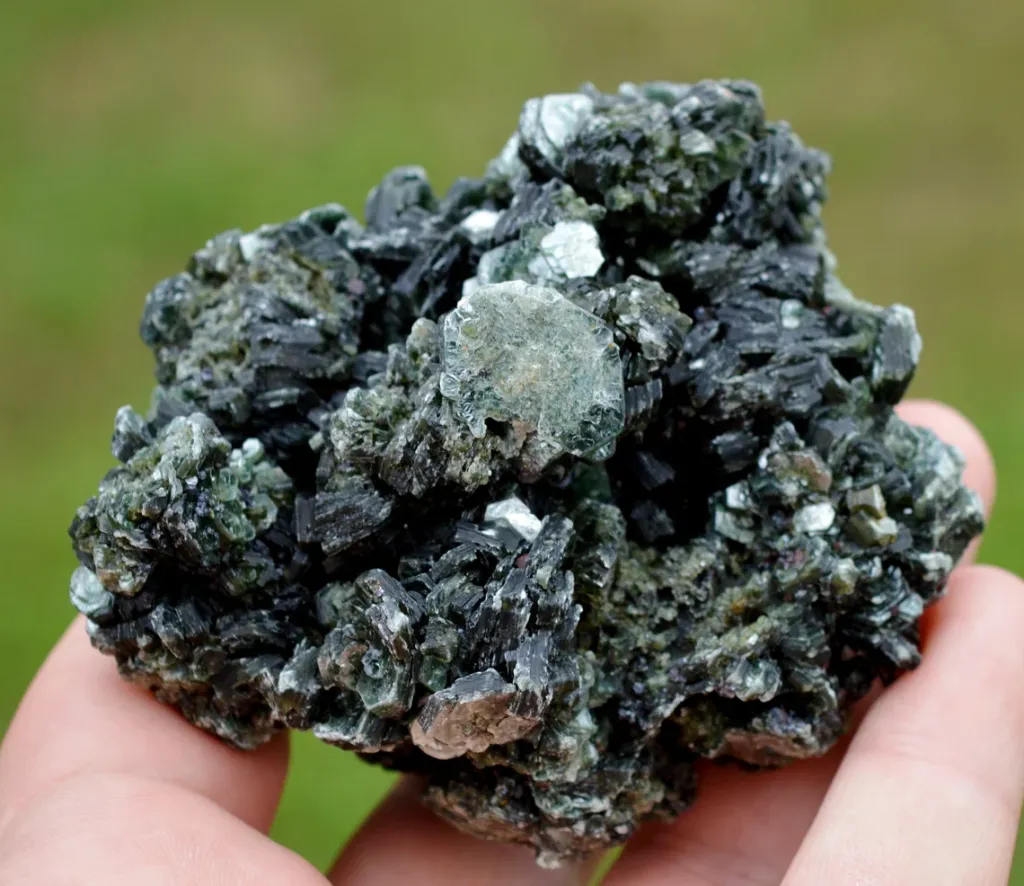 Clinochlore 213 grams - Koukouri diggings, Trantimou, Diakon, Bafoulabé Circle, Kayes Region, Mali - image 2