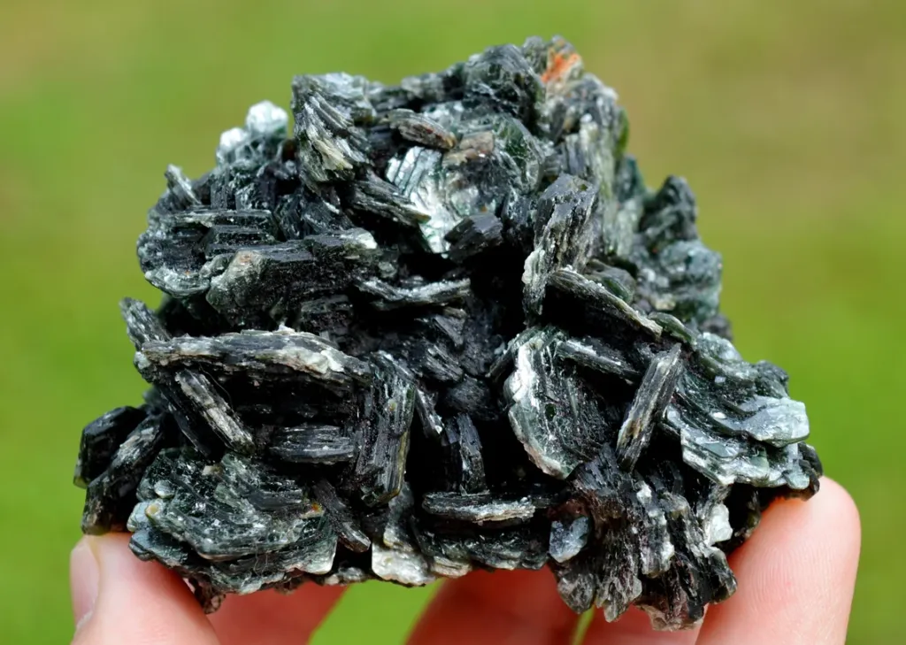 Clinochlore 259 grams - Koukouri diggings, Trantimou, Diakon, Bafoulabé Circle, Kayes Region, Mali image