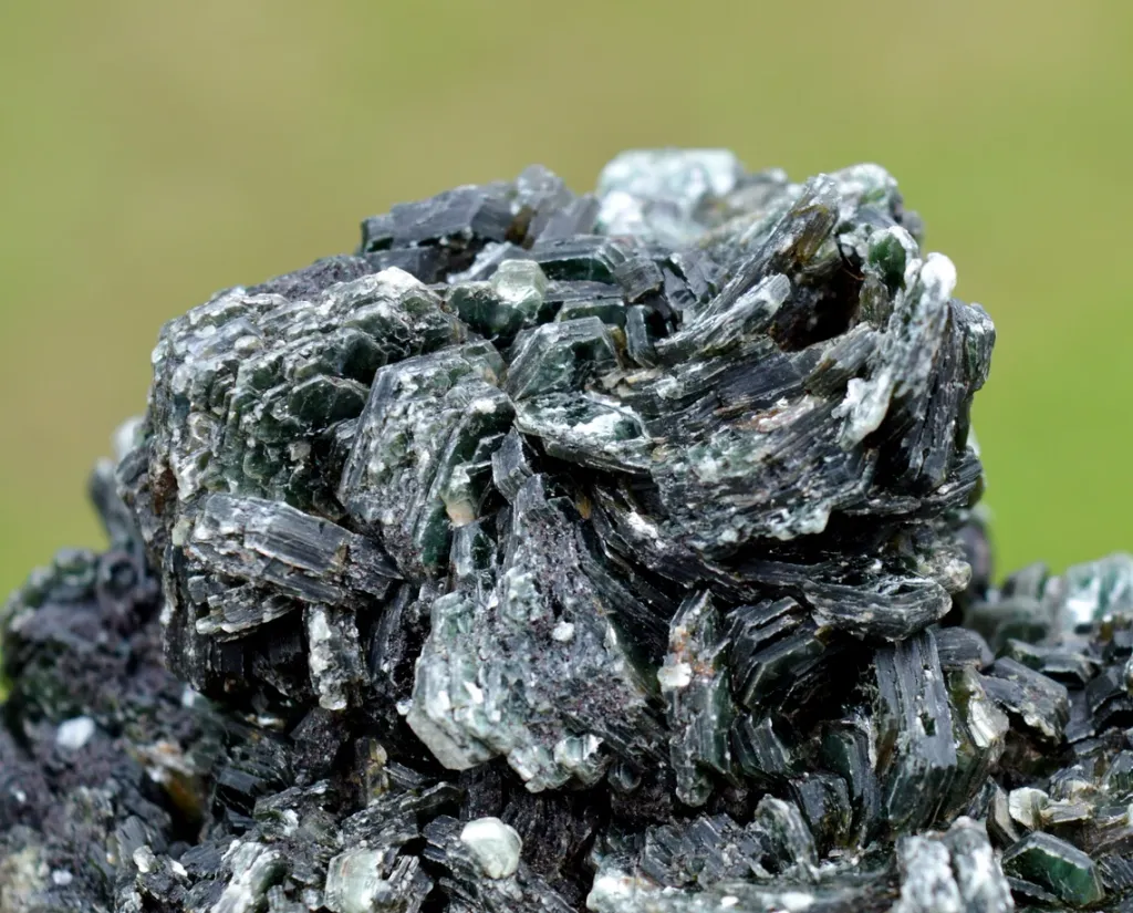 Clinochlore 287 grams - Koukouri diggings, Trantimou, Diakon, Bafoulabé Circle, Kayes Region, Mali - image 6