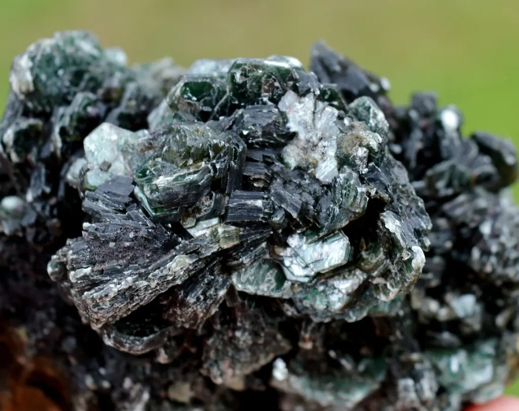 Clinochlore 287 grams - Koukouri diggings, Trantimou, Diakon, Bafoulabé Circle, Kayes Region, Mali - image 5