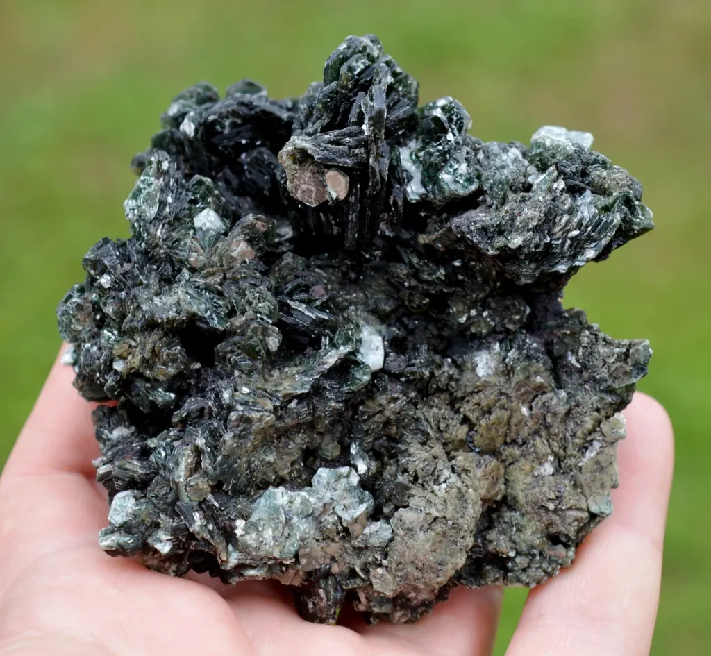 Clinochlore 287 grams - Koukouri diggings, Trantimou, Diakon, Bafoulabé Circle, Kayes Region, Mali image