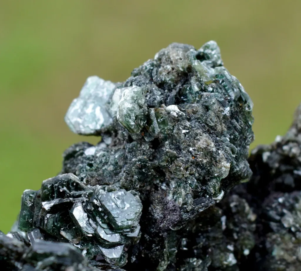 Clinochlore 287 grams - Koukouri diggings, Trantimou, Diakon, Bafoulabé Circle, Kayes Region, Mali - image 3