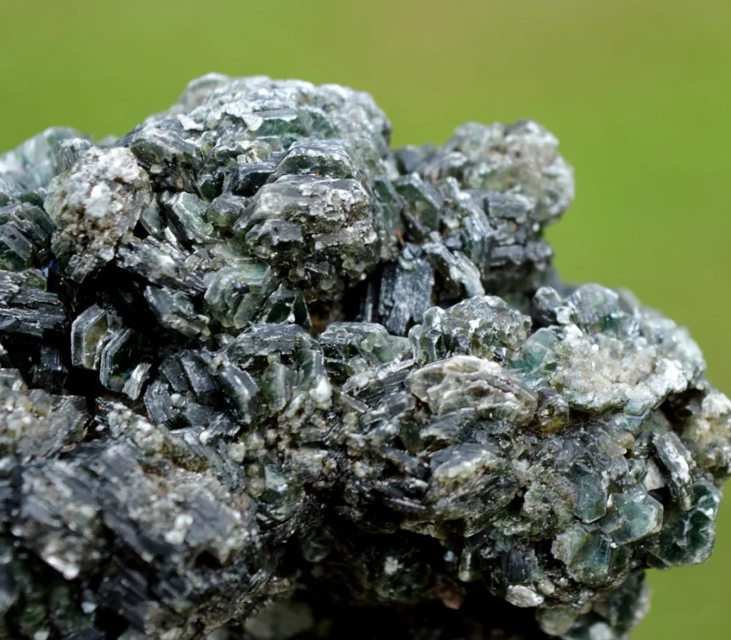 Clinochlore 295 grams - Koukouri diggings, Trantimou, Bafoulabé Circle, Kayes Region, Mali - image 5