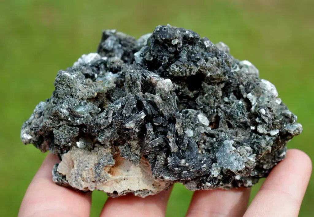 Clinochlore 295 grams - Koukouri diggings, Trantimou, Bafoulabé Circle, Kayes Region, Mali image