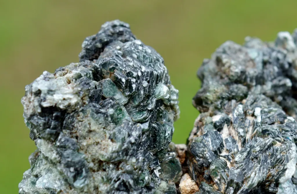 Clinochlore 326 grams - Koukouri diggings, Trantimou, Diakon, Bafoulabé, Kayes Region, Mali - image 3