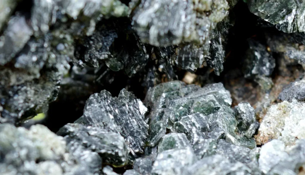 Clinochlore 326 grams - Koukouri diggings, Trantimou, Diakon, Bafoulabé, Kayes Region, Mali - image 5