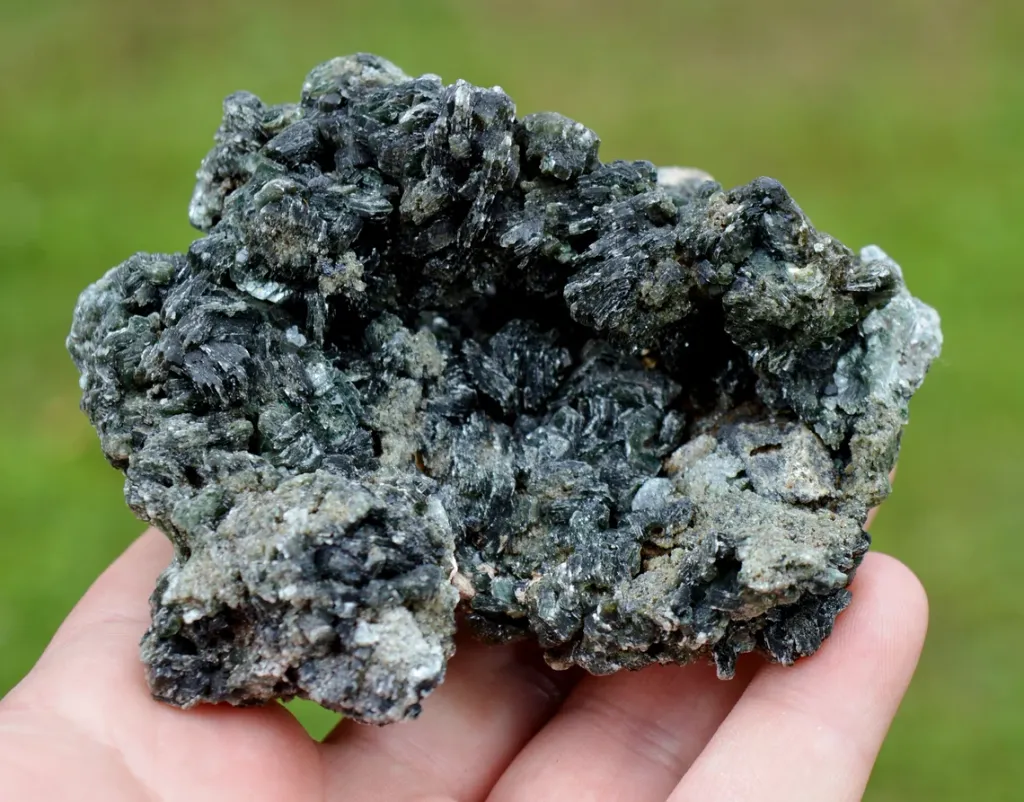Clinochlore 326 grams - Koukouri diggings, Trantimou, Diakon, Bafoulabé, Kayes Region, Mali image