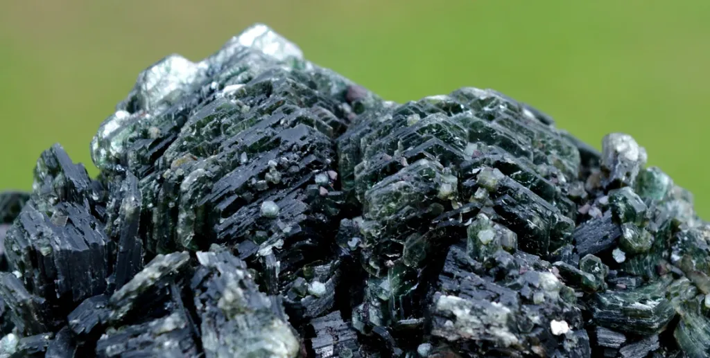 Clinochlore 342 grams - Koukouri diggings, Trantimou, Diakon, Bafoulabé Circle, Kayes Region, Mali - image 3
