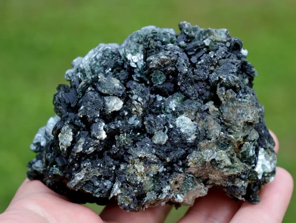 Clinochlore 342 grams - Koukouri diggings, Trantimou, Diakon, Bafoulabé Circle, Kayes Region, Mali - image 2