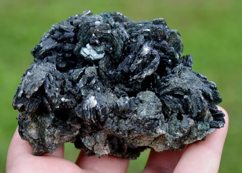 Clinochlore 342 grams - Koukouri diggings, Trantimou, Diakon, Bafoulabé Circle, Kayes Region, Mali image