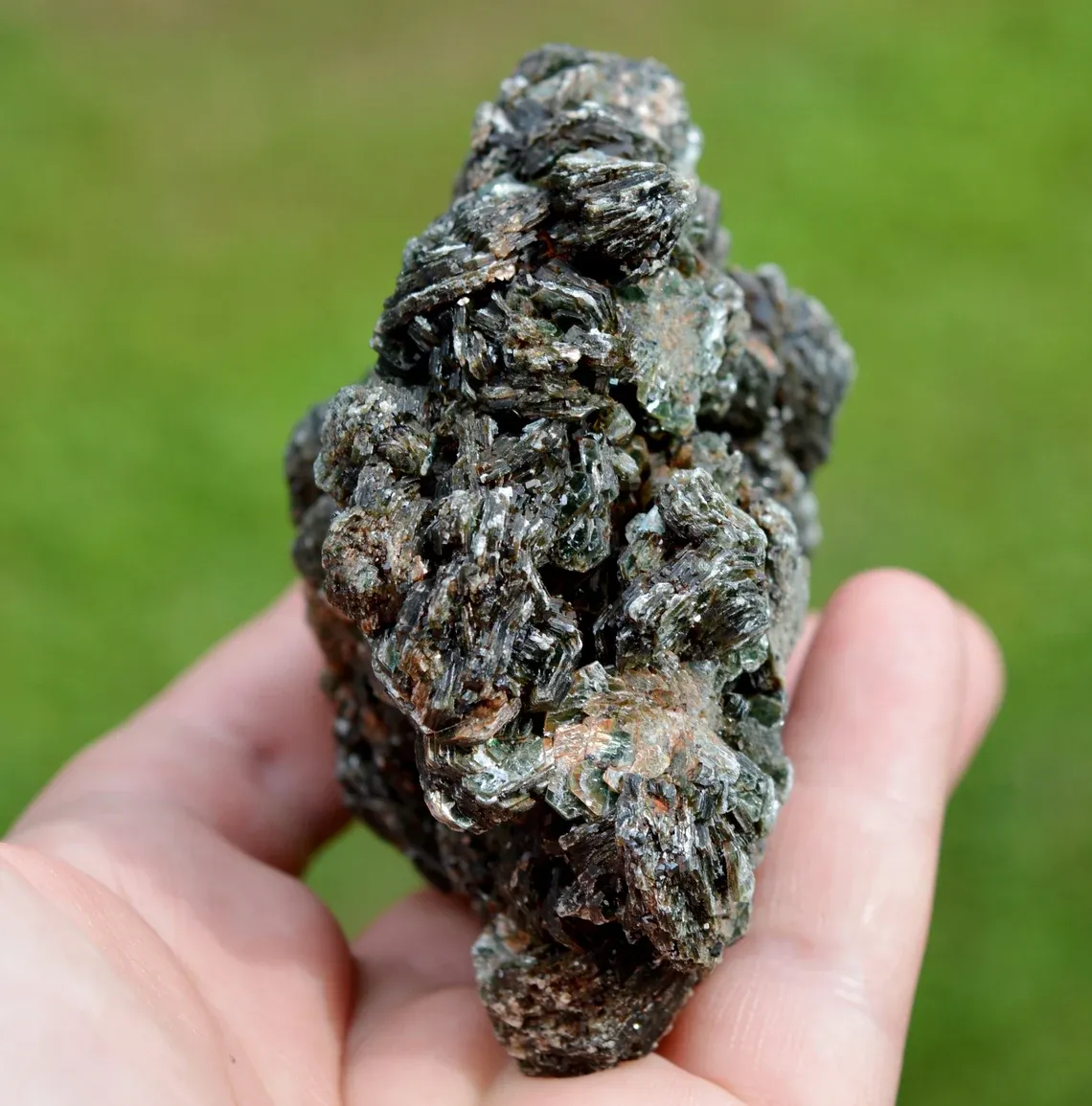 Clinochlore 407 grams - Koukouri diggings, Trantimou, Arrondissement of Diakon, Kayes Region, Mali - image 4