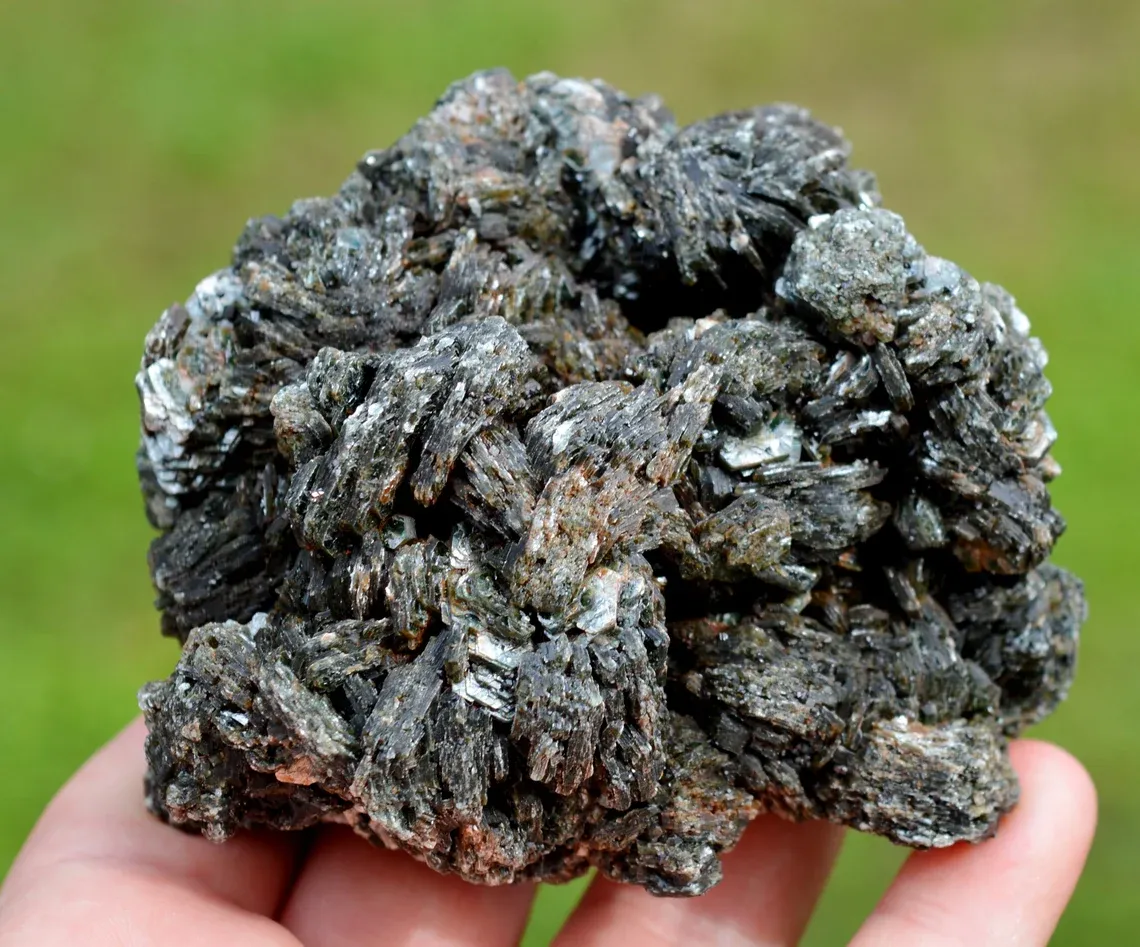 Clinochlore 407 grams - Koukouri diggings, Trantimou, Arrondissement of Diakon, Kayes Region, Mali - image 1