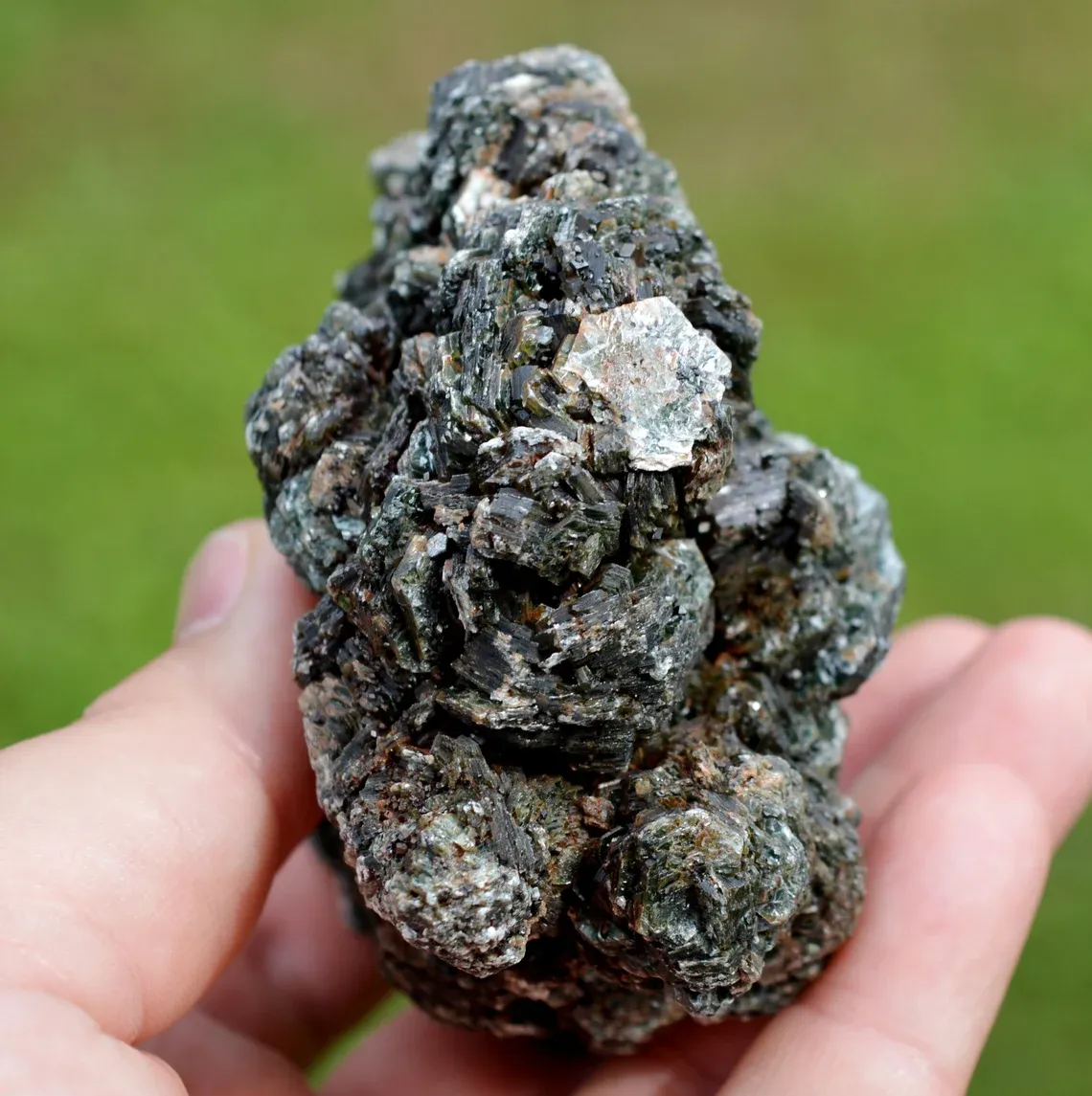 Clinochlore 407 grams - Koukouri diggings, Trantimou, Arrondissement of Diakon, Kayes Region, Mali - image 2