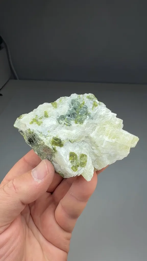 Clinochlore with Lizardite, Magnesite - image 2