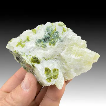 Clinochlore with Lizardite, Magnesite