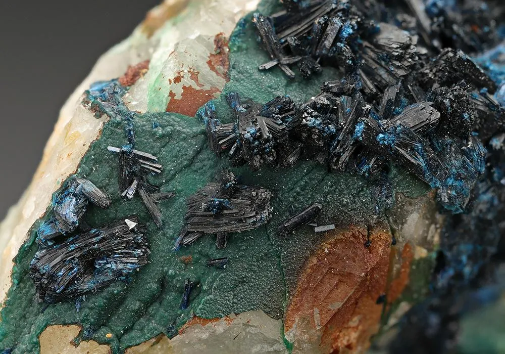 Clinoclase on CORNUBITE - image 1