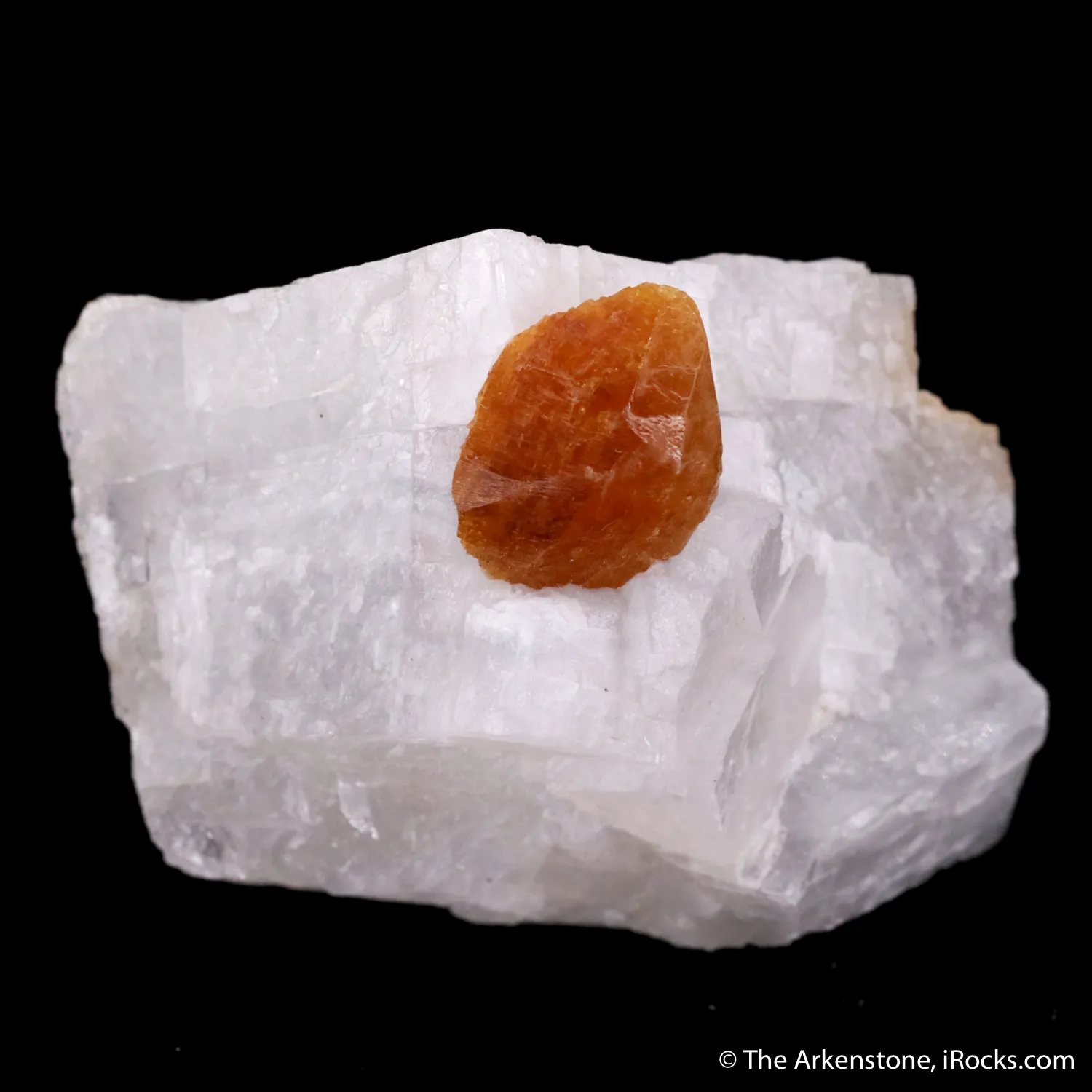 Clinohumite on Calcite - image 3