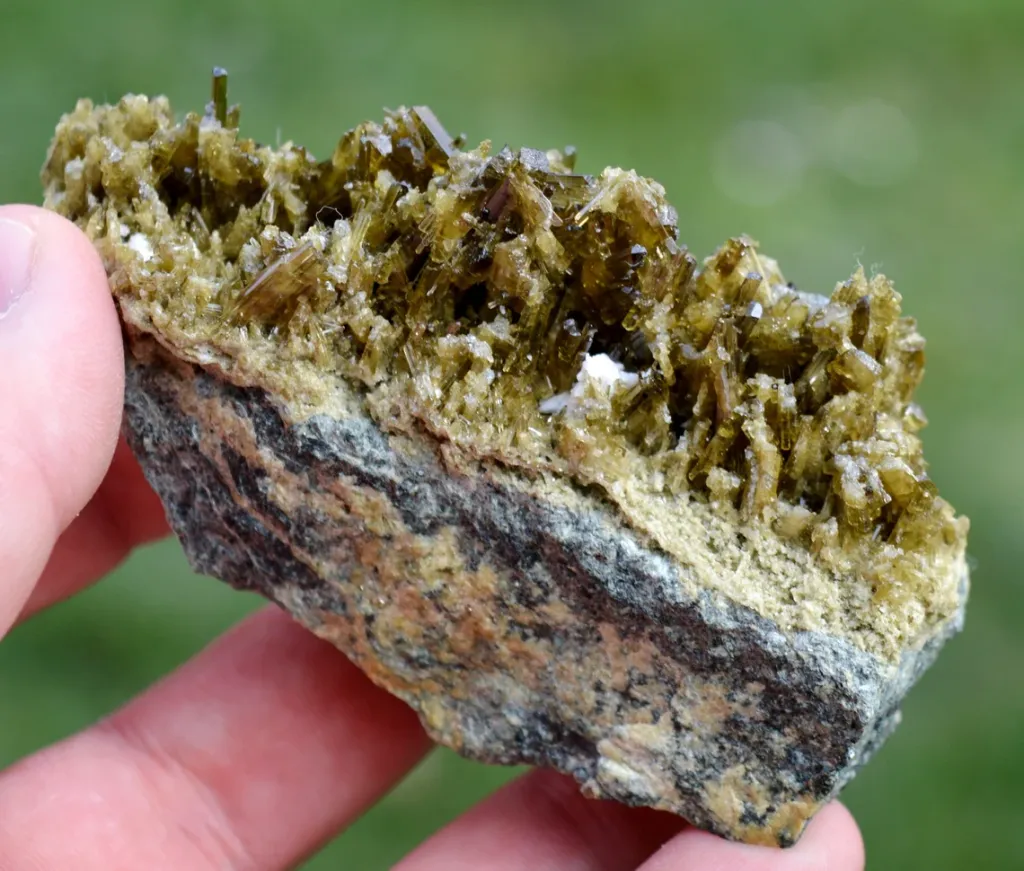 Clinozoisite 199 grams - Alchuri, Shigar Valley, Shigar District, Gilgit-Baltistan, Pakistan - image 2