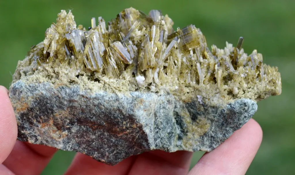 Clinozoisite 199 grams - Alchuri, Shigar Valley, Shigar District, Gilgit-Baltistan, Pakistan - image 4