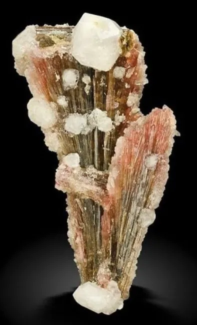 Clinozoisite from Pakistan, Gilgit-Baltistan, Shigar District, Shigar Valley, Alchuri image