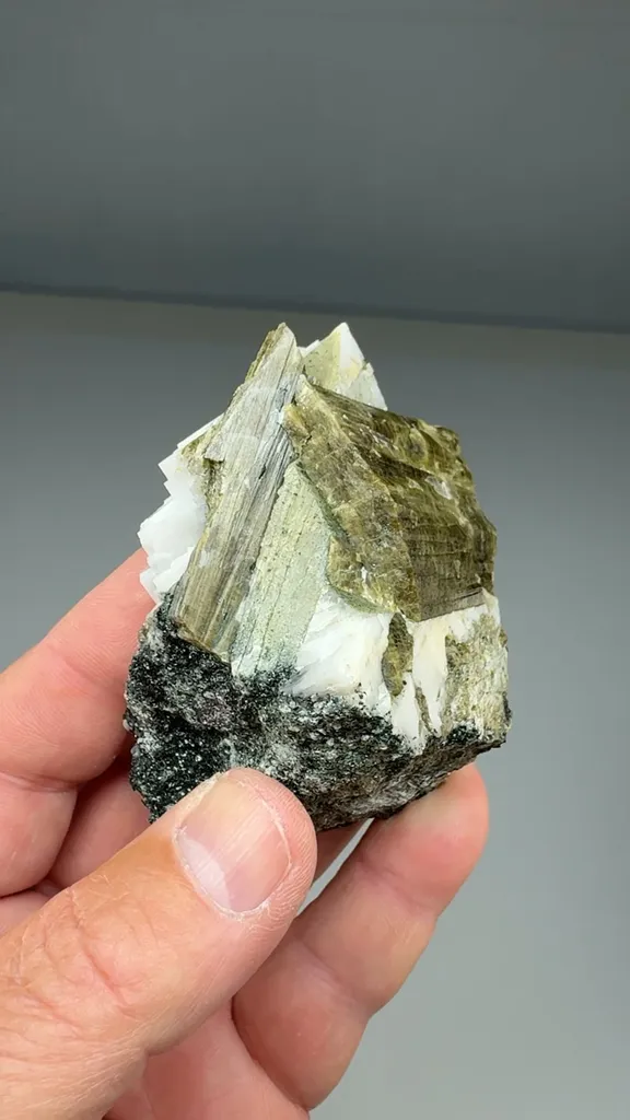 Clinozoisite with Calcite - image 2