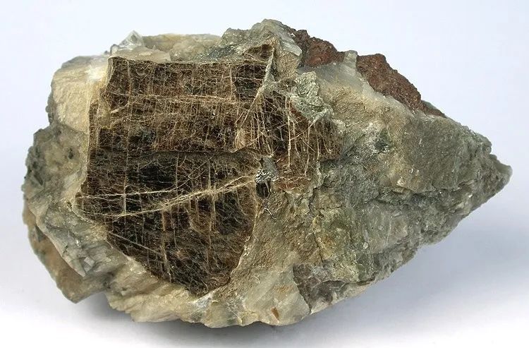 Clintonite, Spinel image