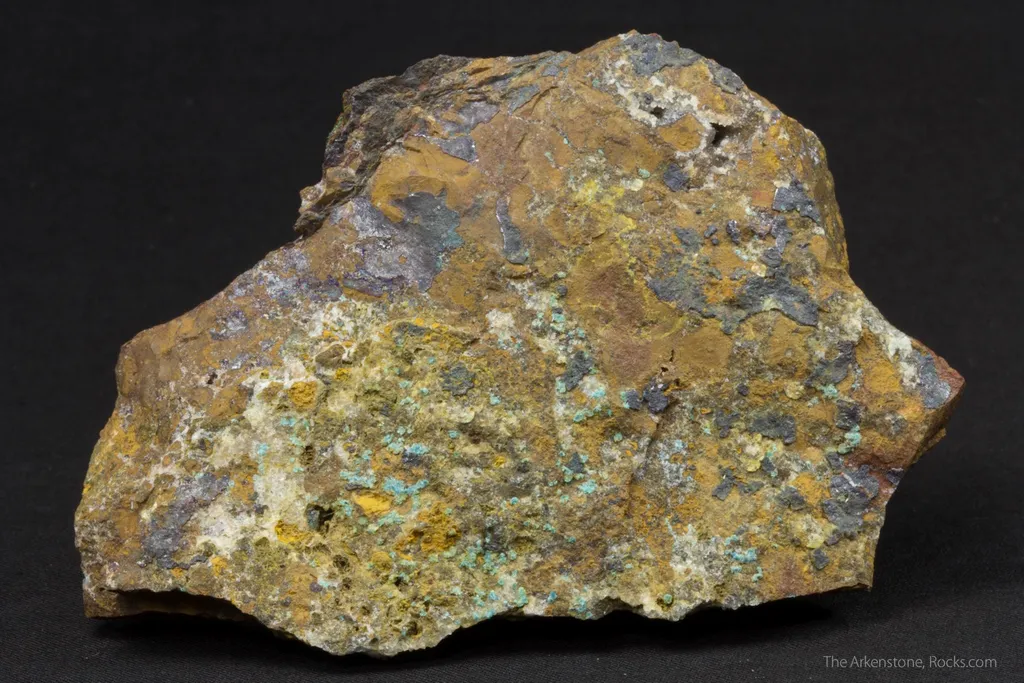 Cloncurryite (type locality) with Cuprite, Hentschelite, and Quartz image