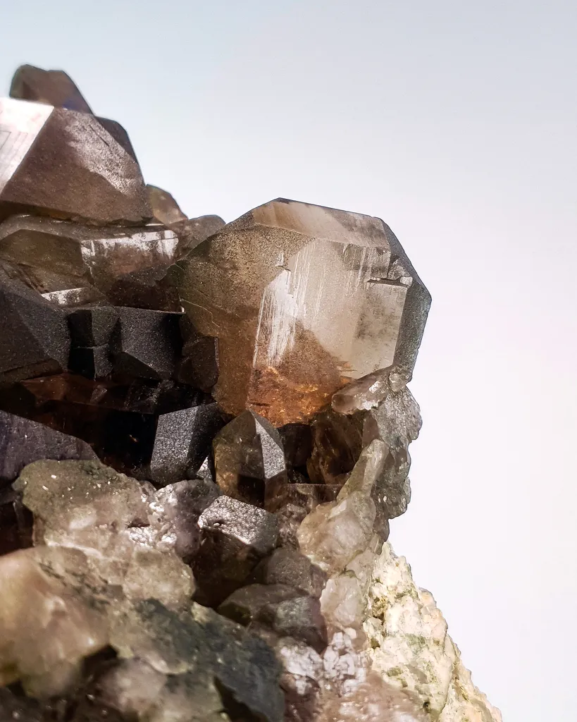 Closed Gwindel Smoky Quartz - Mont-Blanc, France image