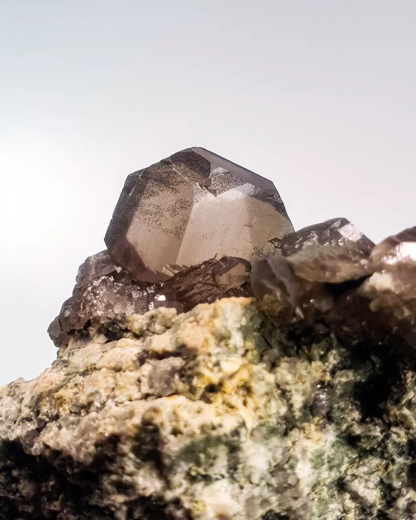 Closed Gwindel Smoky Quartz - Mont-Blanc, France - image 5