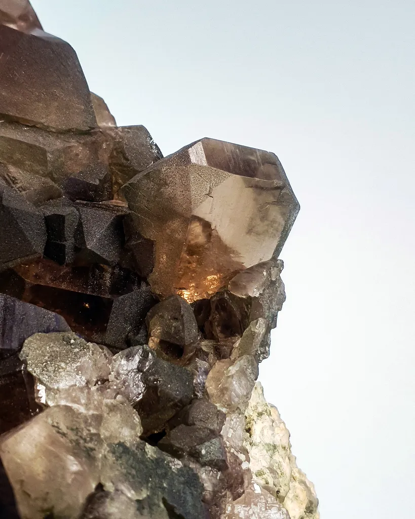 Closed Gwindel Smoky Quartz - Mont-Blanc, France - image 8