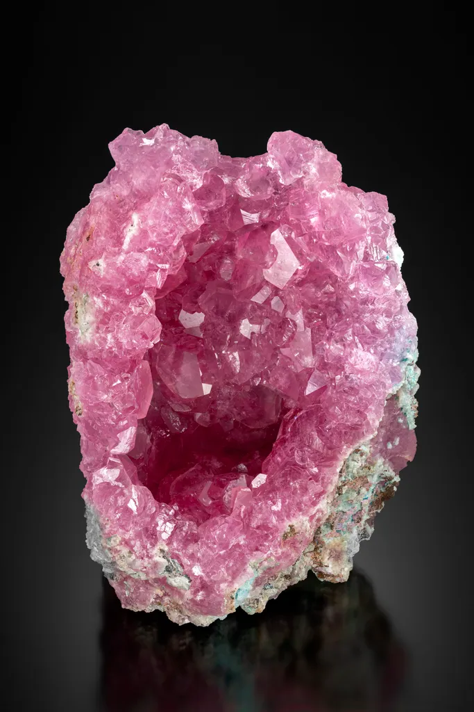 Cobaltocalcite from DR Congo, Lualaba, Mutshatsha, Kolwezi, Kolwezi Mine image