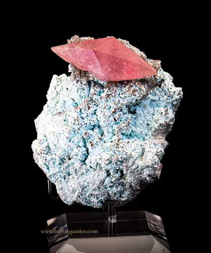 Cobaltocalcite on Plancheite - image 2