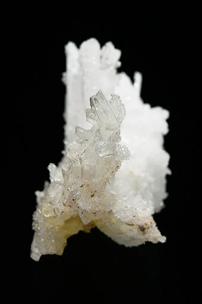 Colemanite on MEYERHOFFERITE image