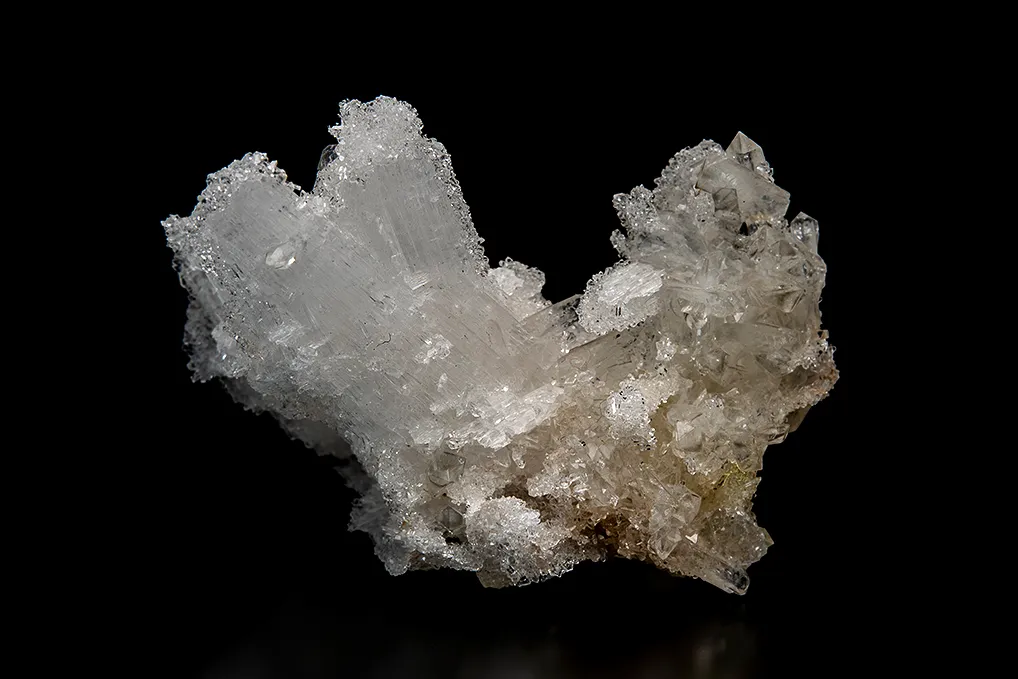 Colemanite on MEYERHOFFERITE - image 2