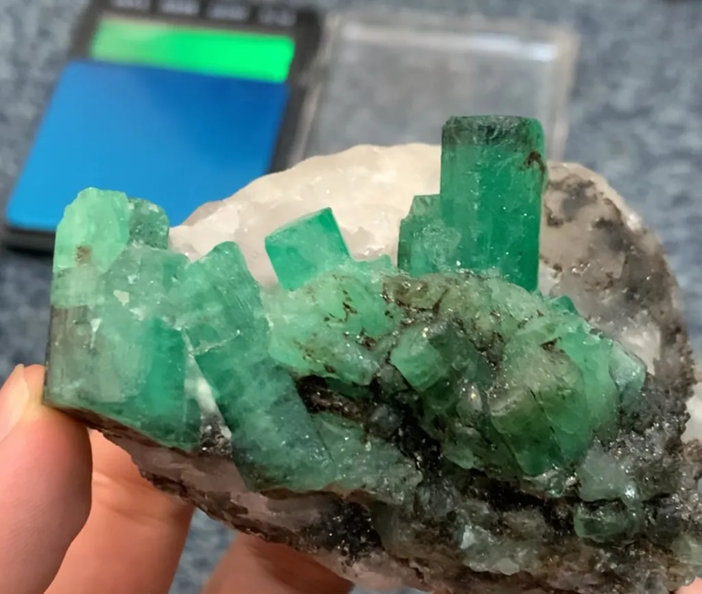 Collection Grade Rare Vivid Emerald Specimen from Pakistan - image 3