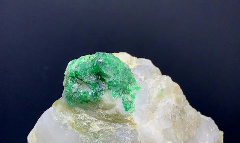 Collector Grade Emerald Specimen from Pakistan - image 8
