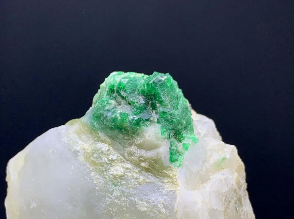 Collector Grade Emerald Specimen from Pakistan - image 5