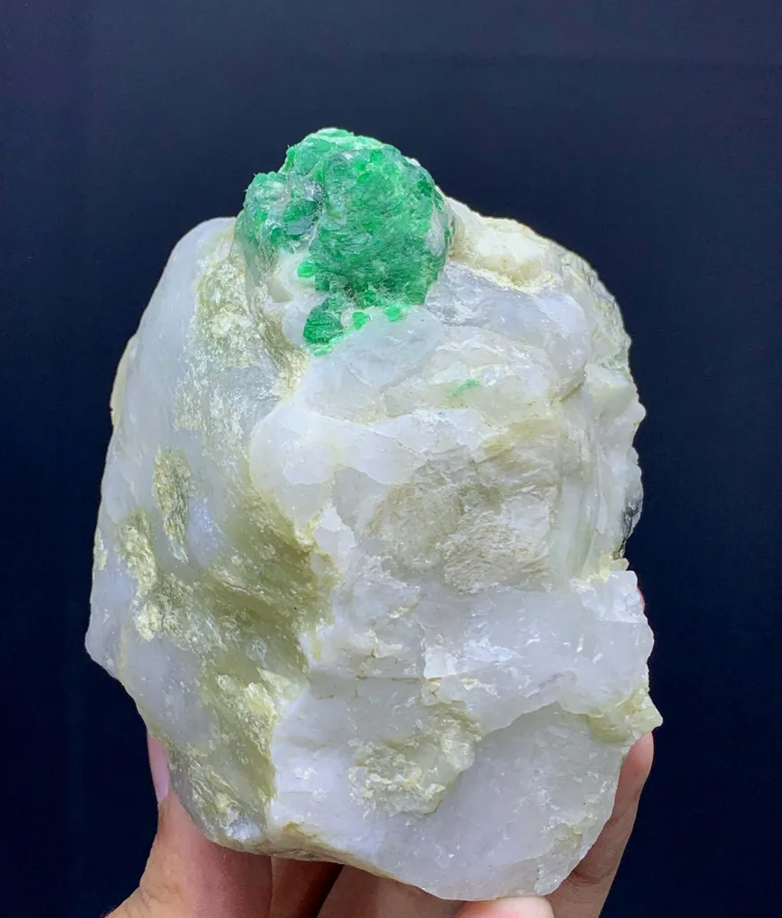 Collector Grade Emerald Specimen from Pakistan - image 4