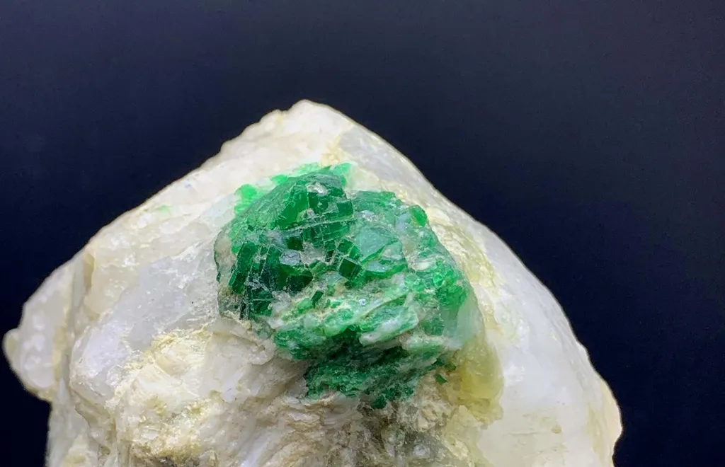 Collector Grade Emerald Specimen from Pakistan - image 9