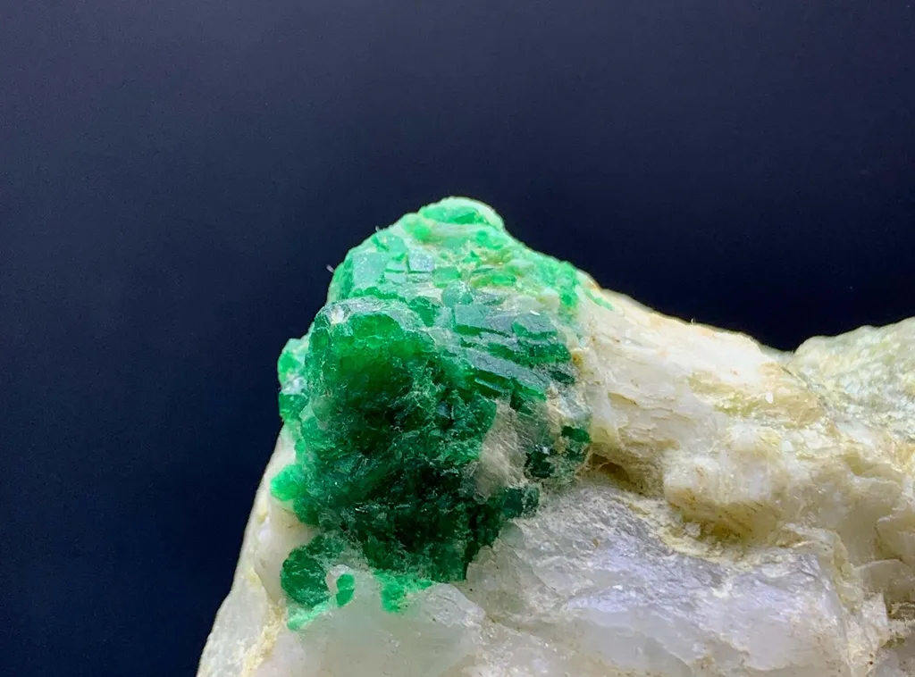 Collector Grade Emerald Specimen from Pakistan - image 6