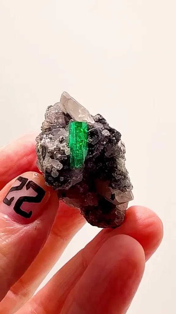 COLOMBIAN Emerald FIRE — LA PITA STUNNER image
