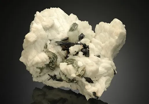 Columbite-(Fe), Microlite & Beryl with Muscovite and Albite