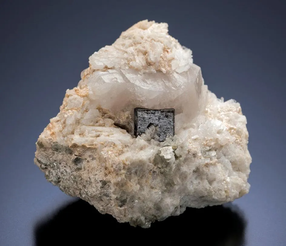 Columbite, Microcline image