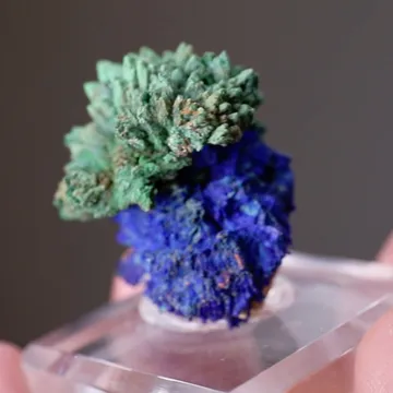 Conichalcite ps. Calcite on Azurite