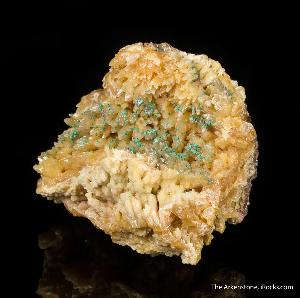 Copper crystals on Mimetite - image 5