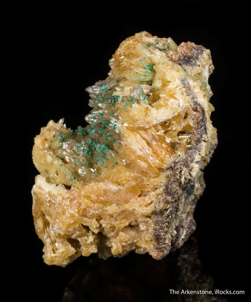 Copper crystals on Mimetite - image 8