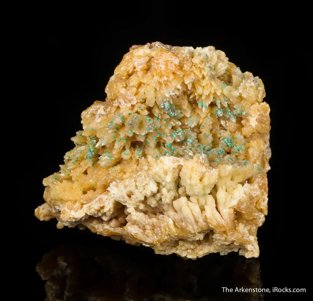 Copper crystals on Mimetite - image 4